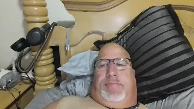 Snapshot of Bigbear0563 chatting on 09-19-25, 03:38 Bigbear0563 online show from 09-19-25, 03:38