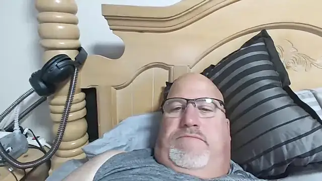 Snapshot of Bigbear0563 chatting on 09-30-25, 04:24 Bigbear0563 online show from 09-30-25, 04:24