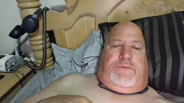 Snapshot of Bigbear0563 chatting on 09-26-25, 06:20 Bigbear0563 online show from 09-26-25, 06:20