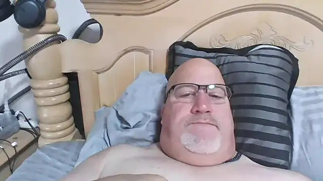 Snapshot of Bigbear0563 chatting on 11-17-25, 05:06 Bigbear0563 online show from 11-17-25, 05:06