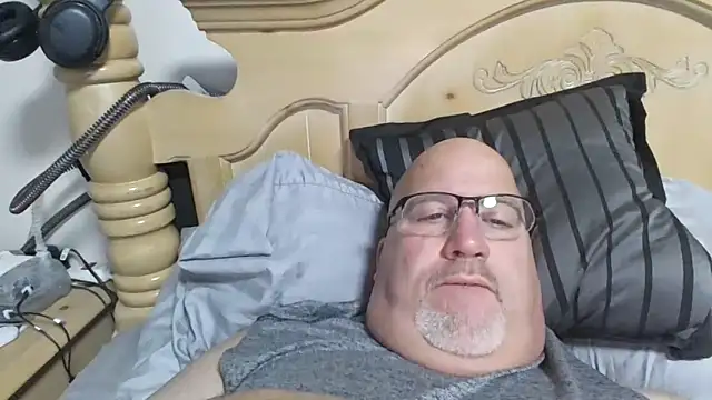 Snapshot of Bigbear0563 chatting on 11-14-25, 05:33 Bigbear0563 online show from 11-14-25, 05:33