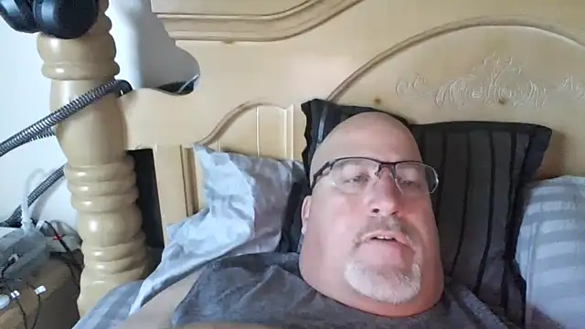 Snapshot of Bigbear0563 chatting on 10-19-25, 03:15 Bigbear0563 online show from 10-19-25, 03:15