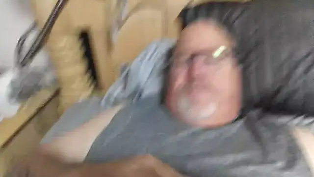 Snapshot of Bigbear0563 chatting on 10-18-25, 05:37 Bigbear0563 online show from 10-18-25, 05:37