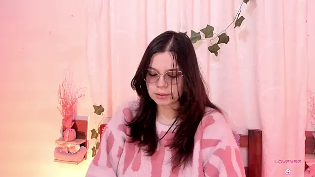 Snapshot of Mey_moon chatting on 02-18-25, 04:14 Mey moon online show from 02-18-25, 04:14