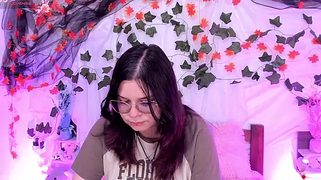 Snapshot of Mey_moon chatting on 02-06-25, 02:58 Mey moon online show from 02-06-25, 02:58