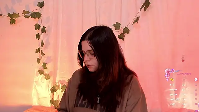 Snapshot of Mey_moon chatting on 03-21-25, 04:28 Mey moon online show from 03-21-25, 04:28