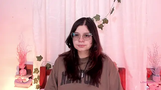 Snapshot of Mey_moon chatting on 02-16-25, 03:38 Mey moon online show from 02-16-25, 03:38