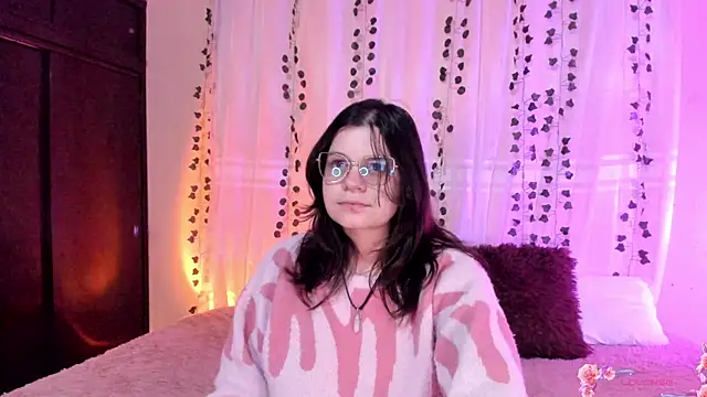 Snapshot of Mey_moon chatting on 12-03-24, 09:28 Mey moon online show from 12-03-24, 09:28