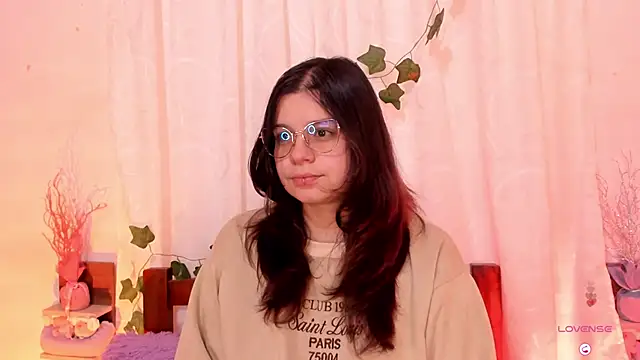 Snapshot of Mey_moon chatting on 02-20-25, 08:03 Mey moon online show from 02-20-25, 08:03