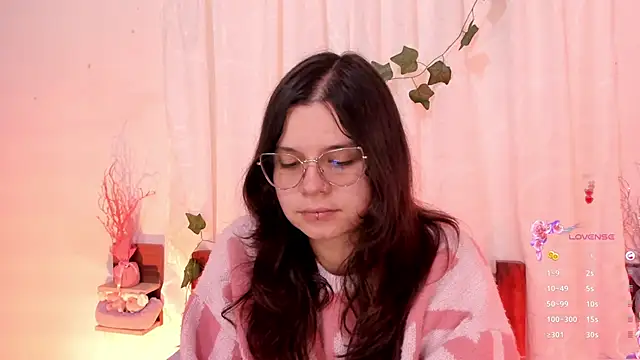 Snapshot of Mey_moon chatting on 03-08-25, 05:38 Mey moon online show from 03-08-25, 05:38