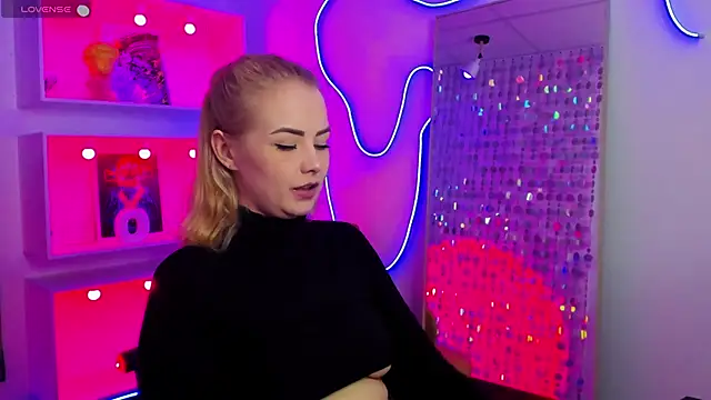 StephanieSweety online show from 04-18-26, 07:07