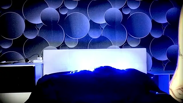 StephanieSweety online show from 10-31-25, 11:18