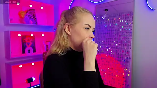 StephanieSweety online show from 04-18-26, 06:21