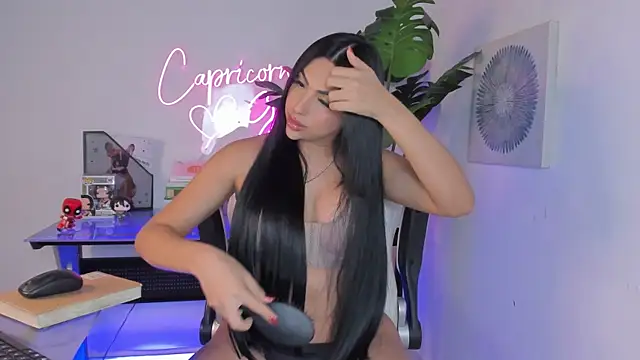 Korina Saenz01 online show from 11-24-25, 07:14