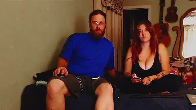 Geeznuts19 online show from 10-19-25, 03:31