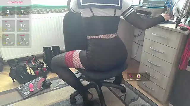 Snapshot of SissyLunaCD chatting on 03-17-25, 03:50 SissyLunaCD online show from 03-17-25, 03:50