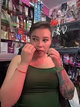 TamySweetness online show from 11-17-25, 04:11