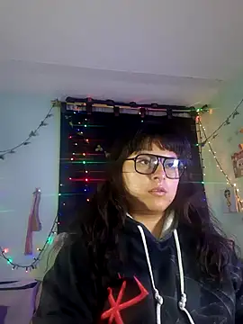 Snapshot of _lilith_heavy chatting on 05-15-26, 10:35 lilith heavy online show from 05-15-26, 10:35