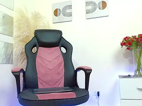 Snapshot of mathew_vidal1 chatting on 10-31-25, 01:35 mathew vidal1 online show from 10-31-25, 01:35