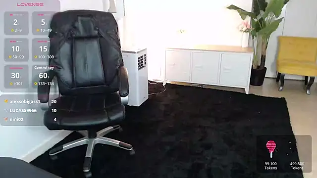 Snapshot of Crystal-dreamt chatting on 06-03-26, 02:33 Crystal-dreamt online show from 06-03-26, 02:33