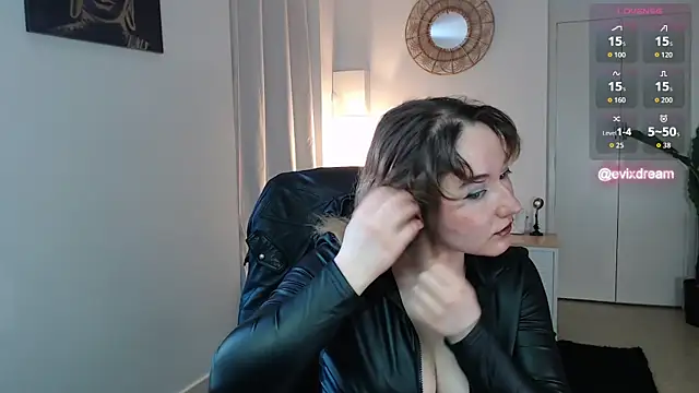 Snapshot of Crystal-dreamt chatting on 04-19-26, 08:37 Crystal-dreamt online show from 04-19-26, 08:37