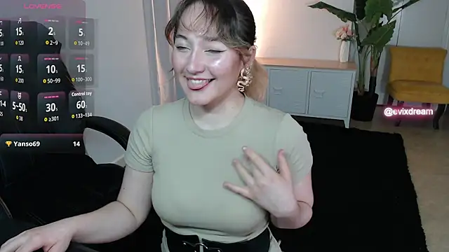 Snapshot of Crystal-dreamt chatting on 05-19-26, 02:02 Crystal-dreamt online show from 05-19-26, 02:02