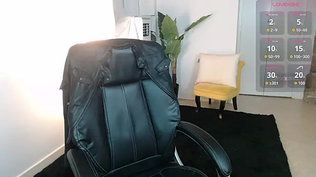 Snapshot of Crystal-dreamt chatting on 07-21-26, 02:51 Crystal-dreamt online show from 07-21-26, 02:51
