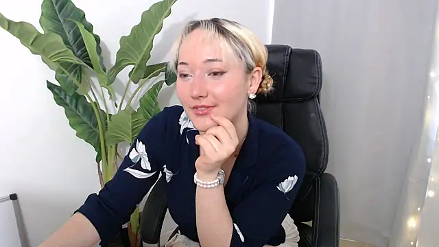 Crystal-dreamt online show from 09-10-25, 10:36