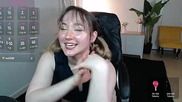 Snapshot of Crystal-dreamt chatting on 05-31-26, 09:37 Crystal-dreamt online show from 05-31-26, 09:37