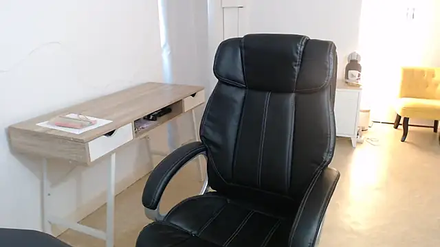 Crystal-dreamt online show from 09-21-25, 02:44