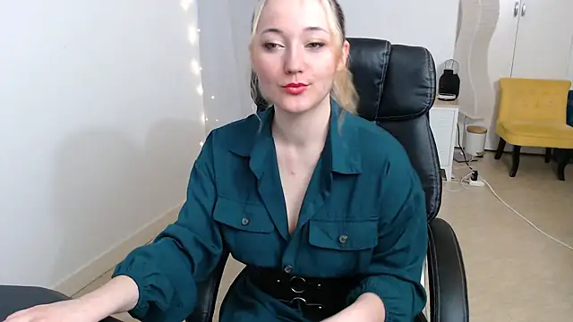 Crystal-dreamt online show from 10-13-25, 08:16