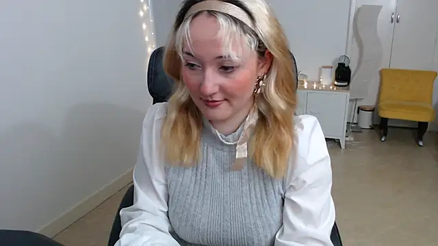 Crystal-dreamt online show from 10-01-25, 12:31