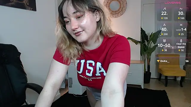Snapshot of Crystal-dreamt chatting on 07-04-26, 08:42 Crystal-dreamt online show from 07-04-26, 08:42