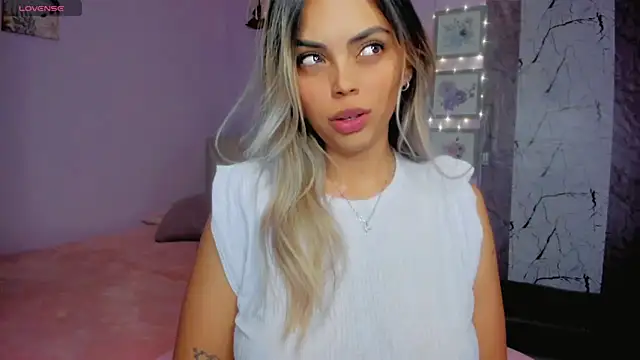 Snapshot of Gabby_prieto chatting on 06-18-26, 04:22 Gabby prieto online show from 06-18-26, 04:22