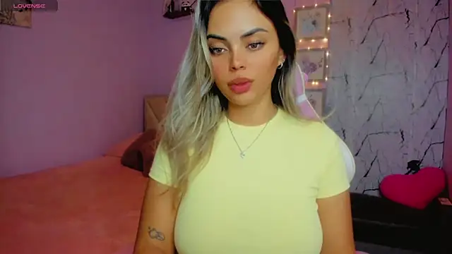 Snapshot of Gabby_prieto chatting on 06-19-26, 01:22 Gabby prieto online show from 06-19-26, 01:22