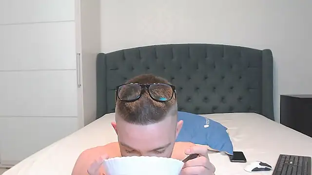 Marselle Laker online show from 01-08-25, 01:53