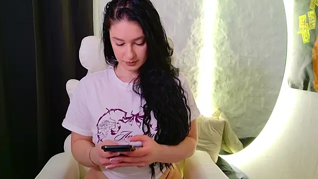 Snapshot of moniqque chatting on 11-21-25, 06:12 moniqque online show from 11-21-25, 06:12