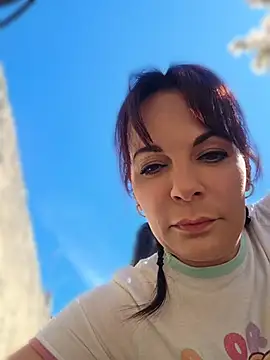 Snapshot of JuneLaFrenchie chatting on 04-17-26, 01:58 JuneLaFrenchie online show from 04-17-26, 01:58