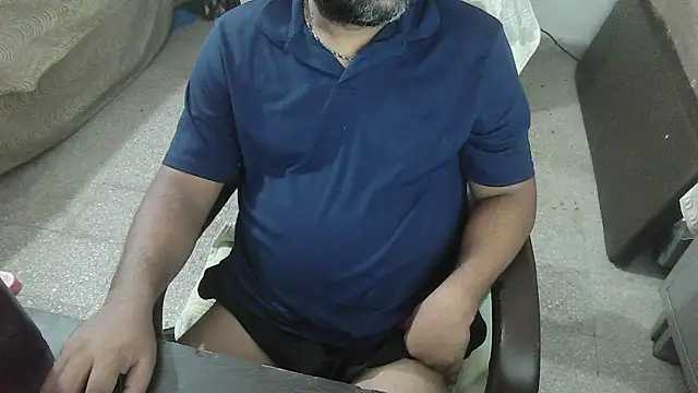 Snapshot of rentarob chatting on 10-06-25, 05:57 rentarob online show from 10-06-25, 05:57