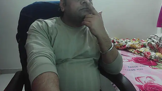 Snapshot of rentarob chatting on 02-25-25, 06:23 rentarob online show from 02-25-25, 06:23