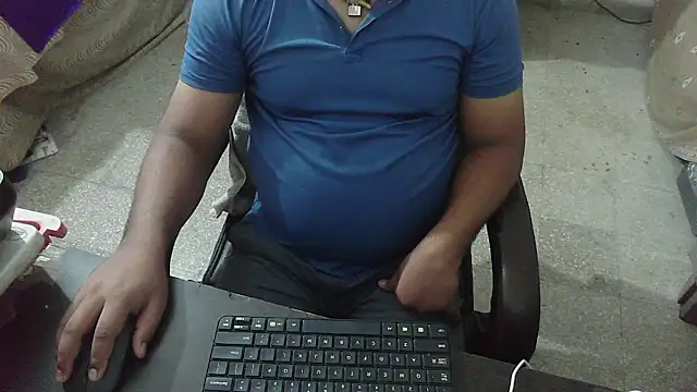 Snapshot of rentarob chatting on 10-09-25, 09:37 rentarob online show from 10-09-25, 09:37