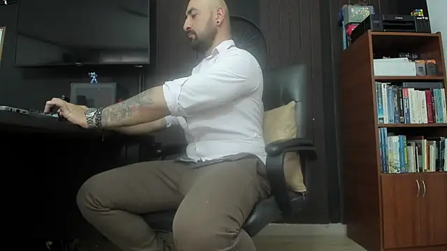 Leon 1234 online show from 11-18-25, 07:06