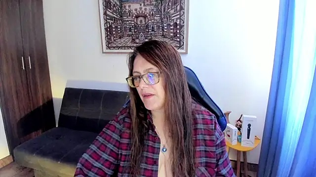 Ivette Shaira online show from 04-18-26, 01:24
