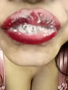 Snapshot of Hotlisa chatting on 12-13-24, 04:11 Hotlisa online show from 12-13-24, 04:11