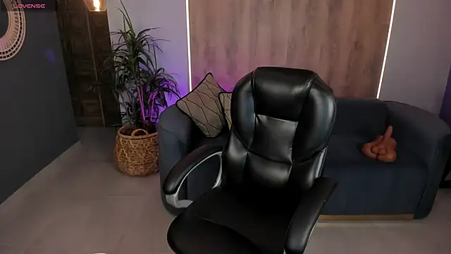 Snapshot of MileyCruz_ chatting on 09-11-25, 11:38 MileyCruz online show from 09-11-25, 11:38
