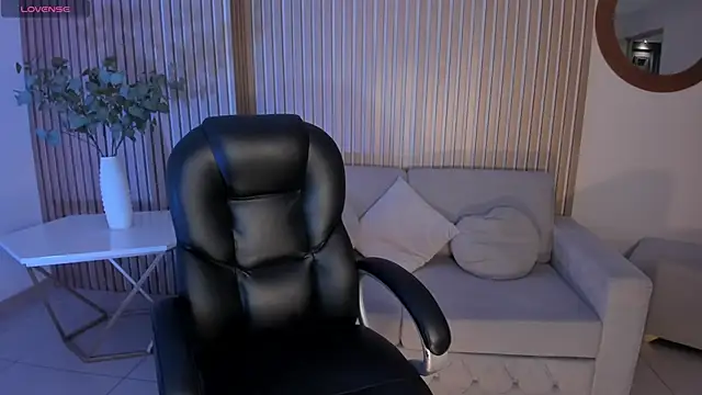 DannaCruz online show from 10-18-25, 07:27