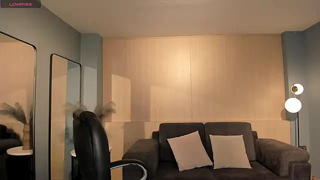 DannaCruz online show from 10-11-25, 07:04