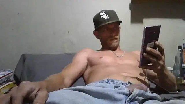 Snapshot of daddytim0 chatting on 04-11-26, 11:41 daddytim0 online show from 04-11-26, 11:41