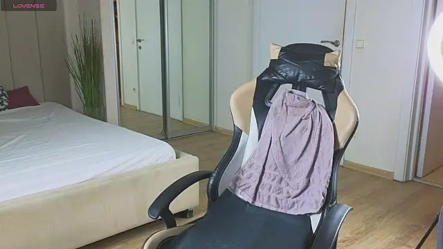 Snapshot of more__than__love chatting on 10-02-25, 05:55 more than love online show from 10-02-25, 05:55