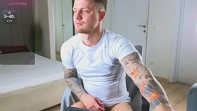 Snapshot of more__than__love chatting on 10-20-25, 05:42 more than love online show from 10-20-25, 05:42